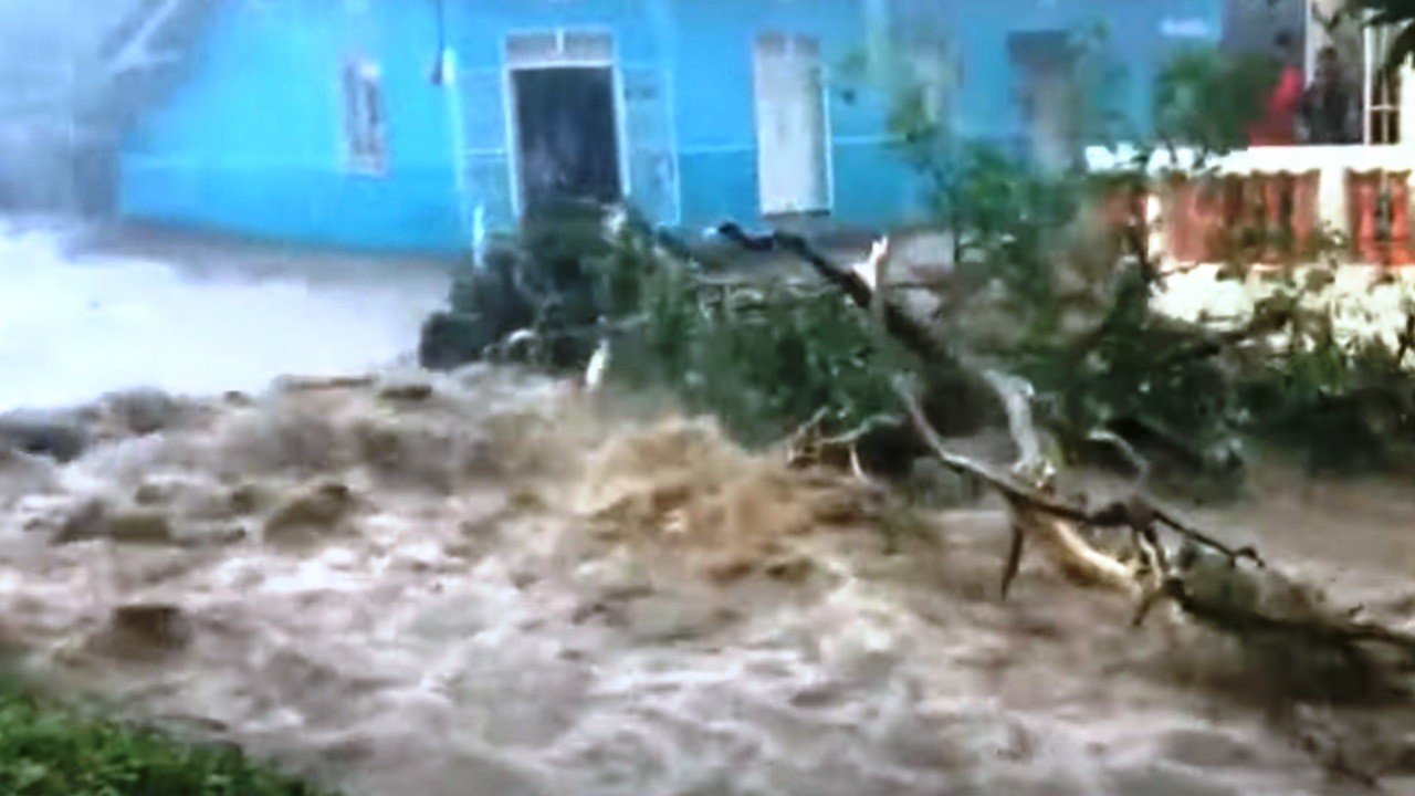 В Центральной Америке шторм Джулия (видео)