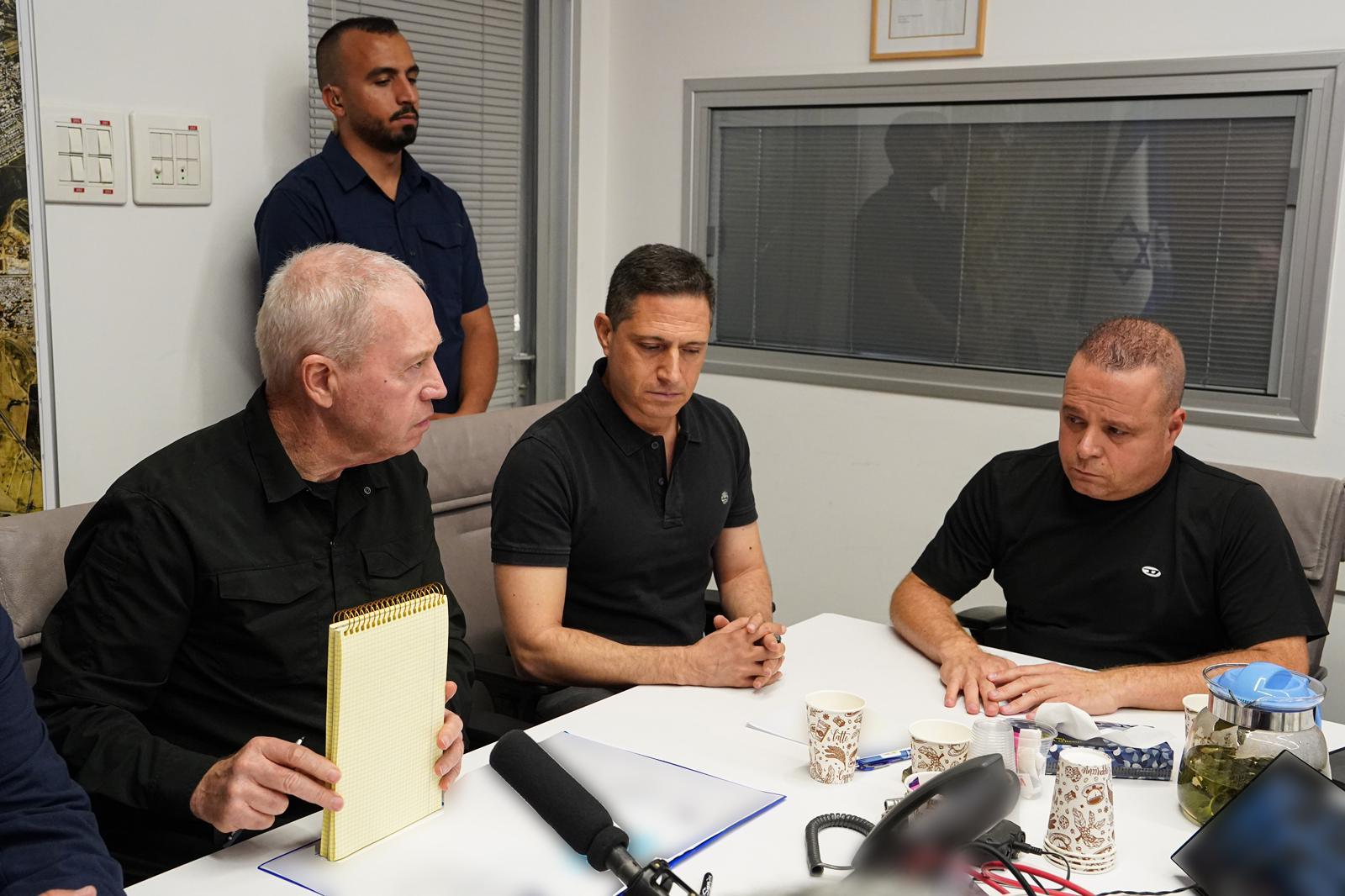 Мэр на совещании с министром обороны