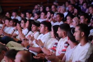 40 талантливых и ценностно ориентированных девушек и юношей получили премию главы города