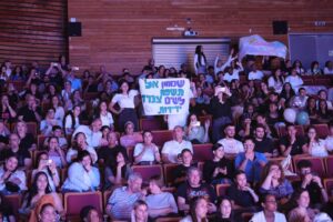 40 талантливых и ценностно ориентированных девушек и юношей получили премию главы города