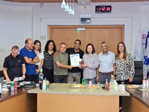 Ашкелон бело голубое здание