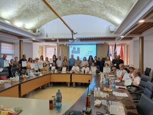 Ашкелон бело голубое здание