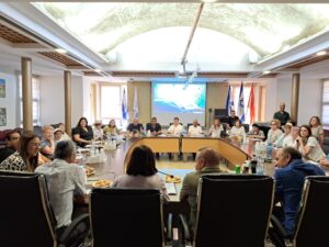 Ашкелон бело голубое здание