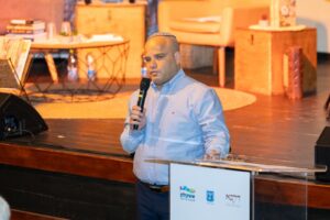Легендарный директор школы, Далия Рахамин